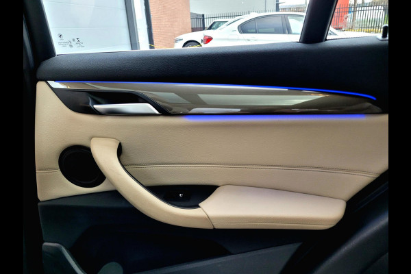 BMW X1 SDrive20i Pano, HUD, ACC, Drive Assist [BTW, NL-auto met NAP]