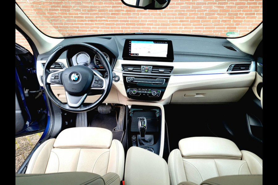 BMW X1 SDrive20i Pano, HUD, ACC, Drive Assist [BTW, NL-auto met NAP]