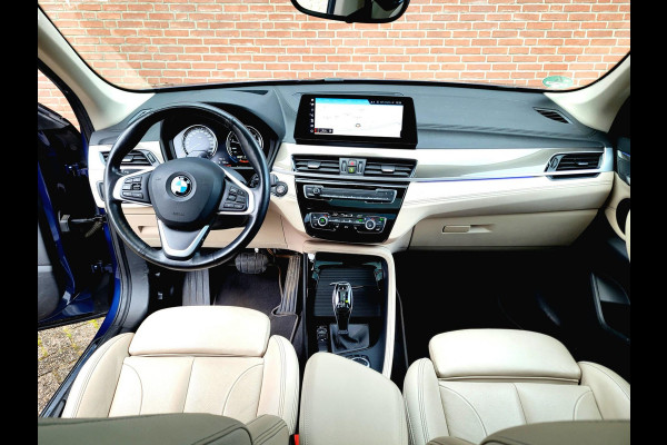 BMW X1 SDrive20i Pano, HUD, ACC, Drive Assist [BTW, NL-auto met NAP]