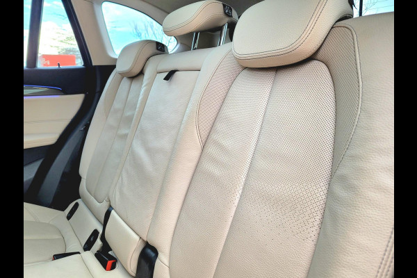 BMW X1 SDrive20i Pano, HUD, ACC, Drive Assist [BTW, NL-auto met NAP]