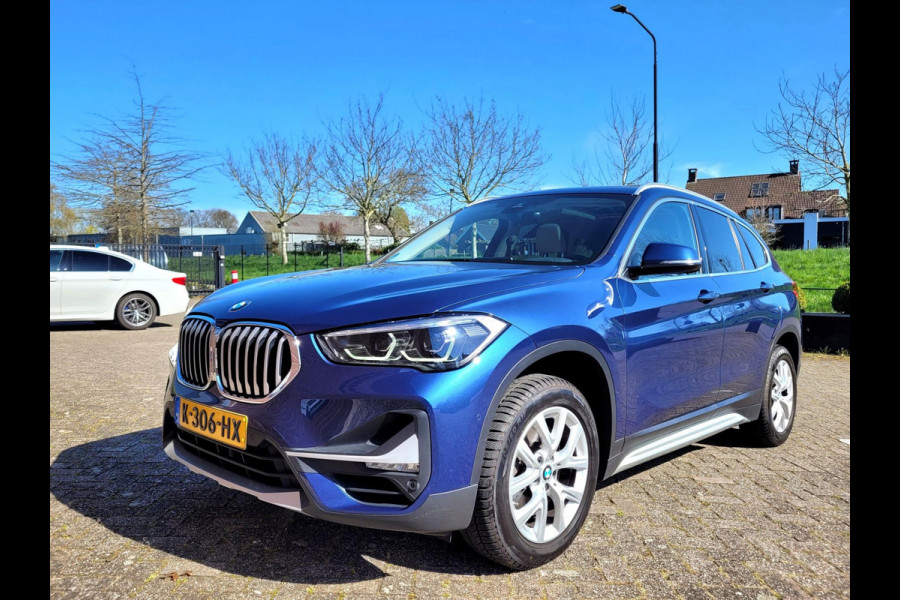 BMW X1 SDrive20i Pano, HUD, ACC, Drive Assist [BTW, NL-auto met NAP]