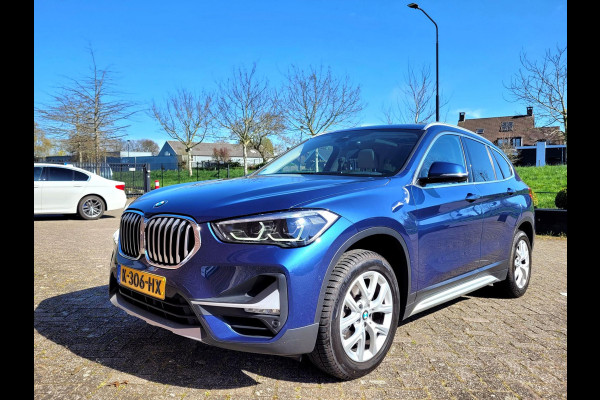 BMW X1 SDrive20i Pano, HUD, ACC, Drive Assist [BTW, NL-auto met NAP]