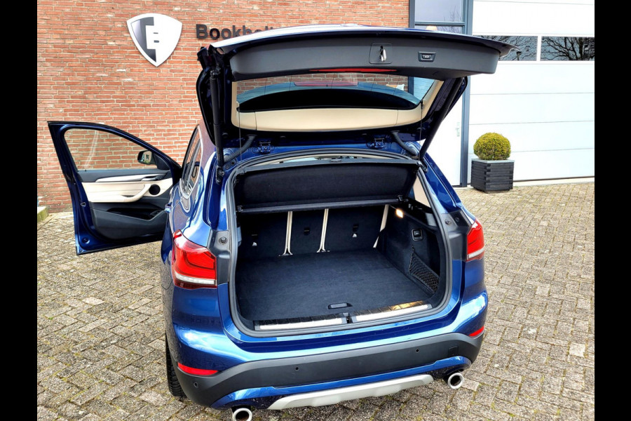 BMW X1 SDrive20i Pano, HUD, ACC, Drive Assist [BTW, NL-auto met NAP]
