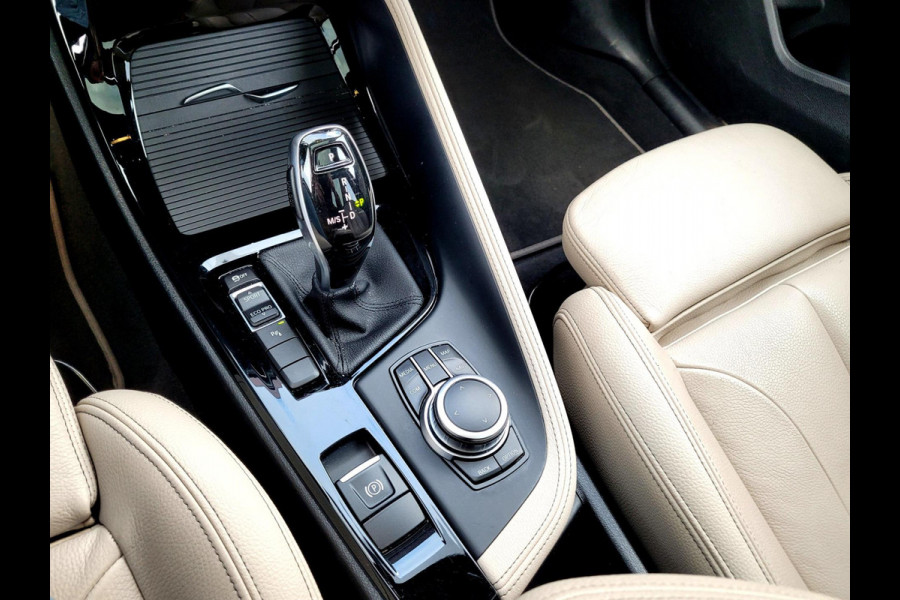 BMW X1 SDrive20i Pano, HUD, ACC, Drive Assist [BTW, NL-auto met NAP]