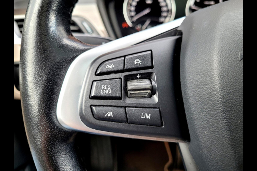 BMW X1 SDrive20i Pano, HUD, ACC, Drive Assist [BTW, NL-auto met NAP]