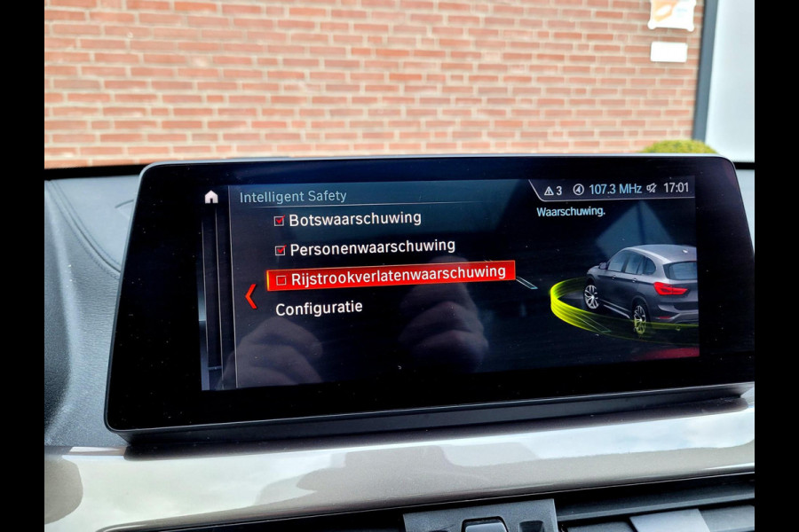 BMW X1 SDrive20i Pano, HUD, ACC, Drive Assist [BTW, NL-auto met NAP]