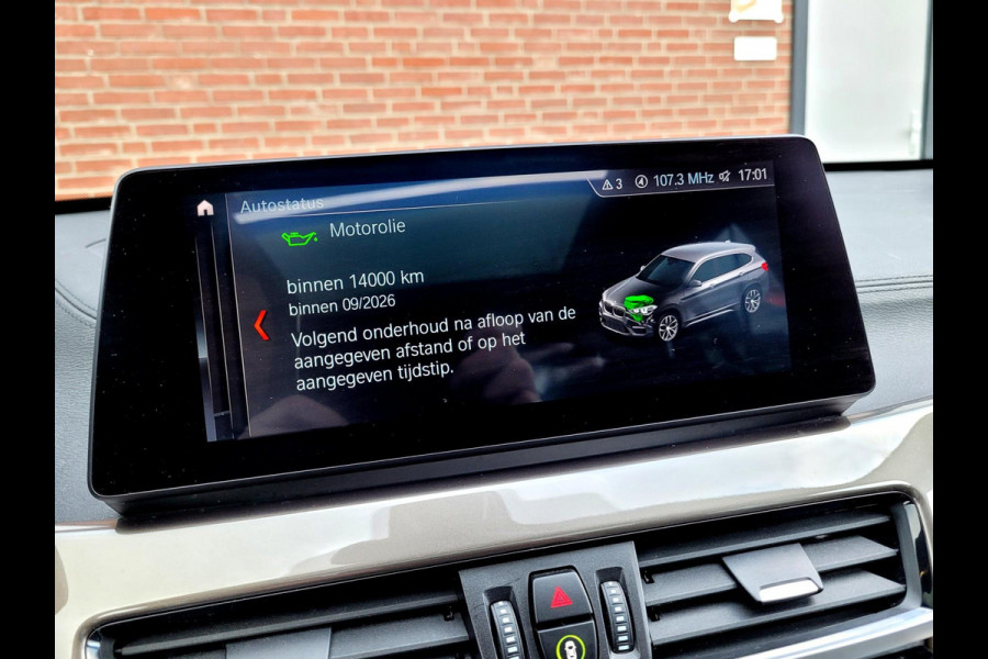 BMW X1 SDrive20i Pano, HUD, ACC, Drive Assist [BTW, NL-auto met NAP]