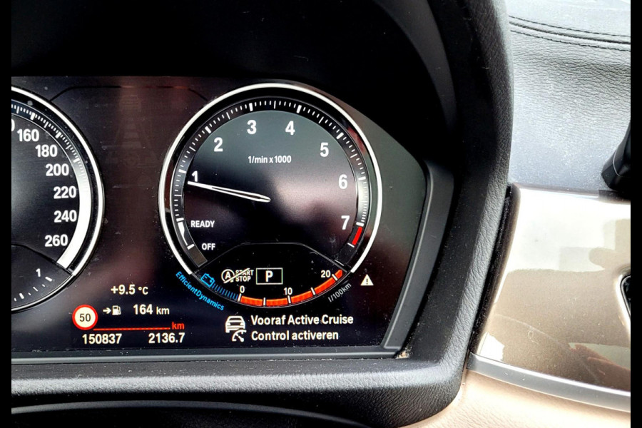 BMW X1 SDrive20i Pano, HUD, ACC, Drive Assist [BTW, NL-auto met NAP]