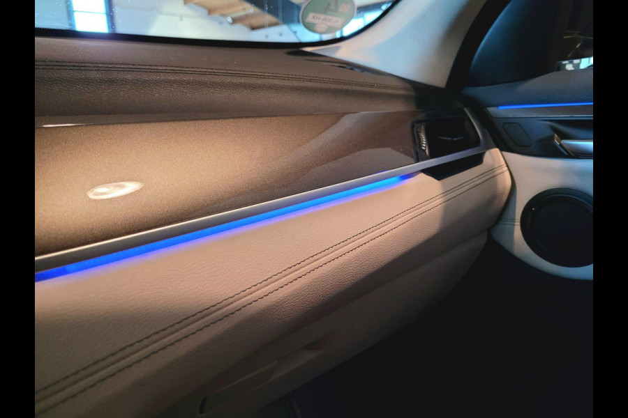 BMW X1 SDrive20i Pano, HUD, ACC, Drive Assist [BTW, NL-auto met NAP]