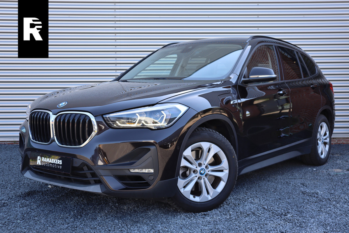 BMW X1 xDrive25e Trekhaak / Camera / Head-up / LED / Stoelverwarming / Cruise / Climate BMW X1 xDrive25e Trekhaak / Camera / Head-up / LED / Stoelverwarming / Cruise / Climate
