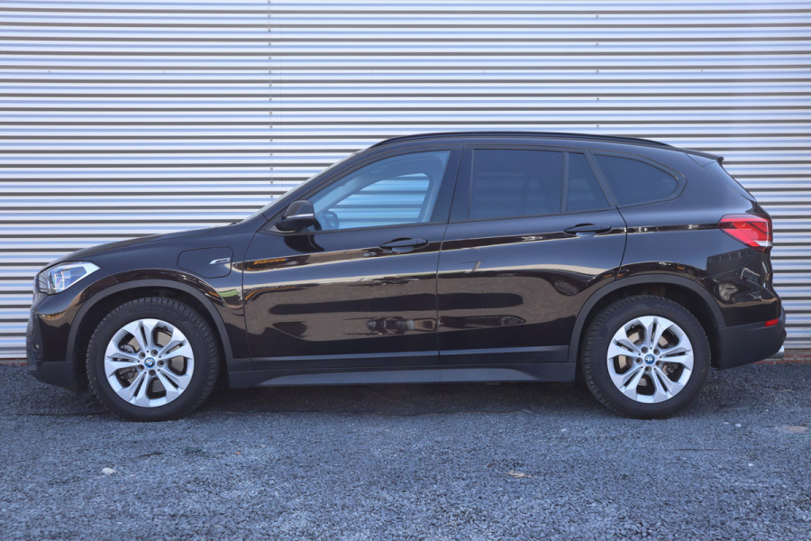 BMW X1 xDrive25e Trekhaak / Camera / Head-up / LED / Stoelverwarming / Cruise / Climate