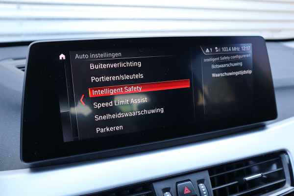 BMW X1 xDrive25e Trekhaak / Camera / Head-up / LED / Stoelverwarming / Cruise / Climate
