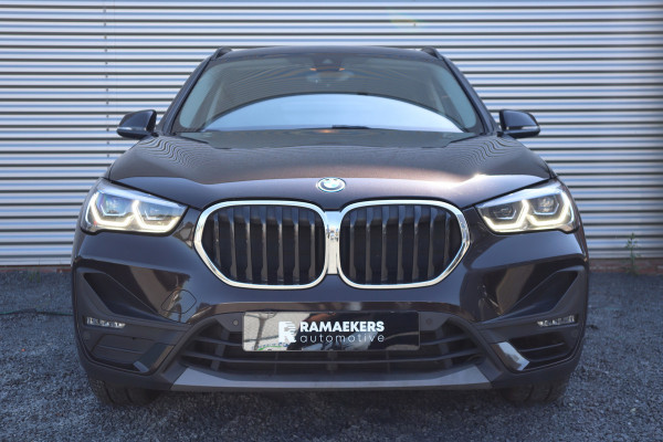 BMW X1 xDrive25e Trekhaak / Camera / Head-up / LED / Stoelverwarming / Cruise / Climate