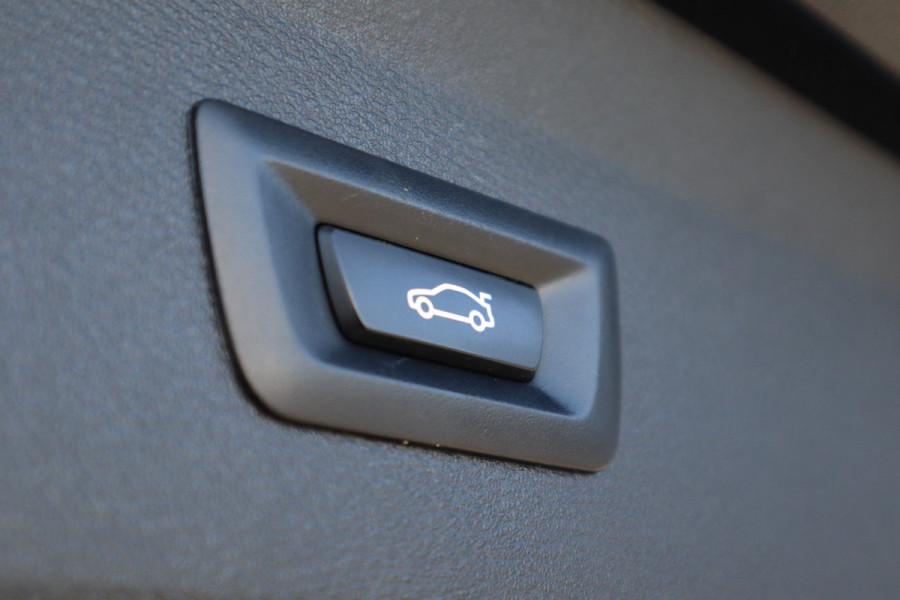 BMW X1 xDrive25e Trekhaak / Camera / Head-up / LED / Stoelverwarming / Cruise / Climate