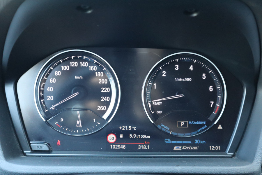 BMW X1 xDrive25e Trekhaak / Camera / Head-up / LED / Stoelverwarming / Cruise / Climate