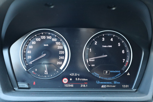 BMW X1 xDrive25e Trekhaak / Camera / Head-up / LED / Stoelverwarming / Cruise / Climate