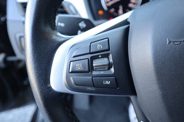 BMW X1 xDrive25e Trekhaak / Camera / Head-up / LED / Stoelverwarming / Cruise / Climate