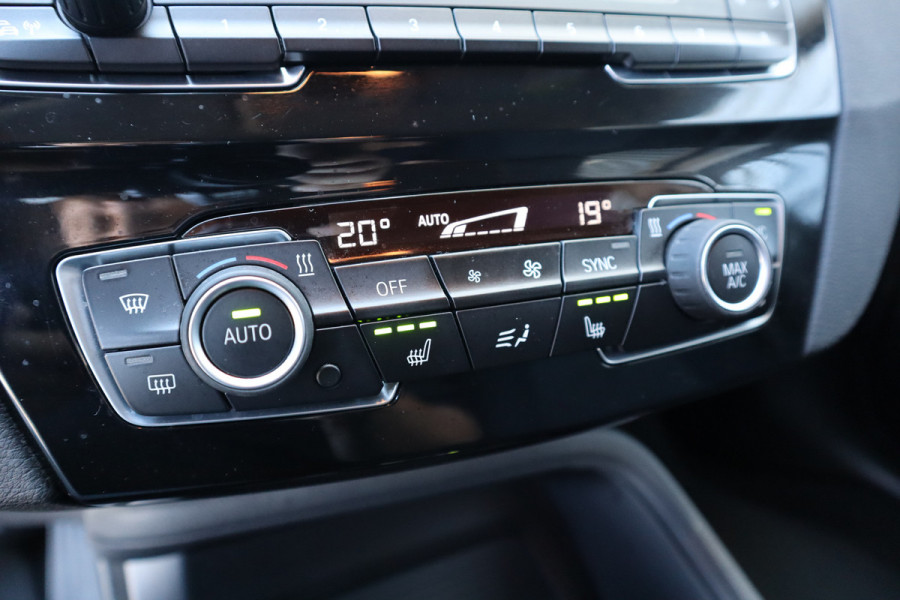 BMW X1 xDrive25e Trekhaak / Camera / Head-up / LED / Stoelverwarming / Cruise / Climate