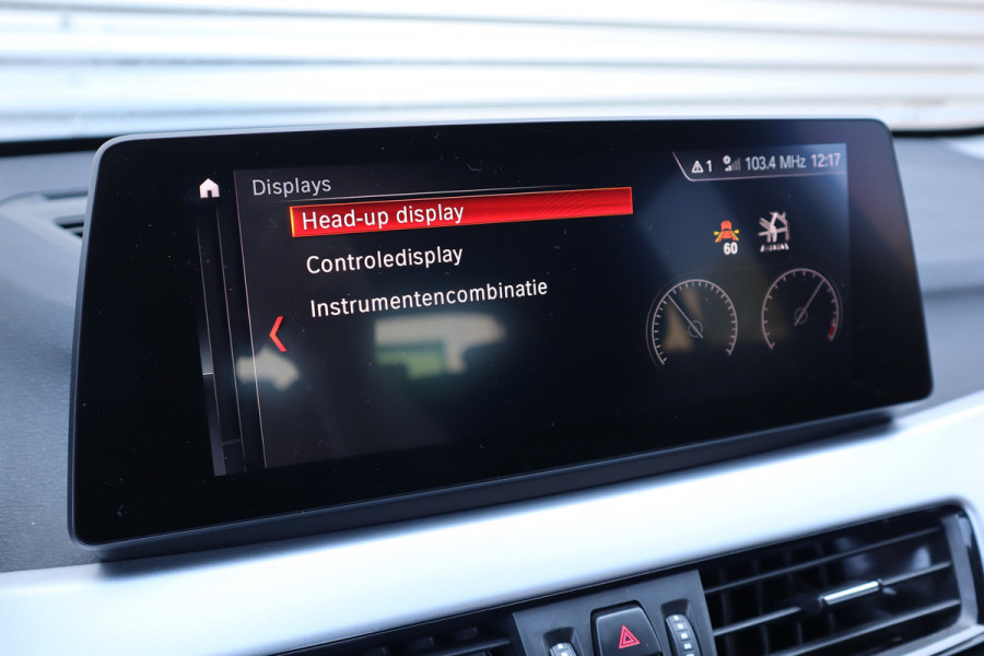 BMW X1 xDrive25e Trekhaak / Camera / Head-up / LED / Stoelverwarming / Cruise / Climate