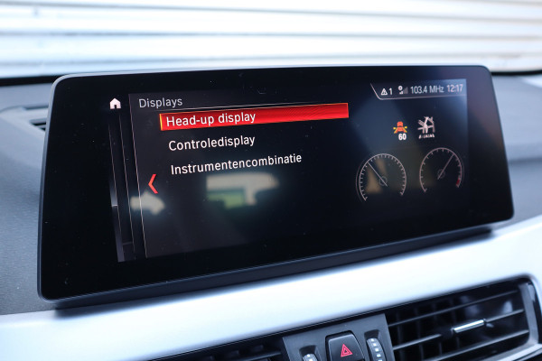 BMW X1 xDrive25e Trekhaak / Camera / Head-up / LED / Stoelverwarming / Cruise / Climate