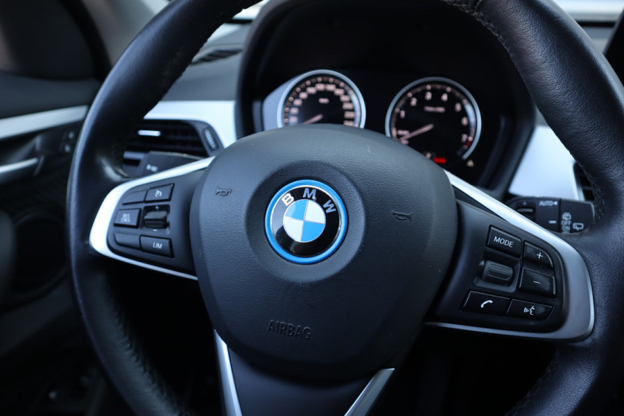 BMW X1 xDrive25e Trekhaak / Camera / Head-up / LED / Stoelverwarming / Cruise / Climate