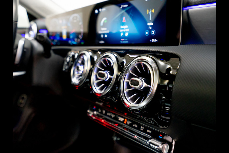 Mercedes-Benz CLA-Klasse CLA 220 AMG Line | Pano | 19 inch