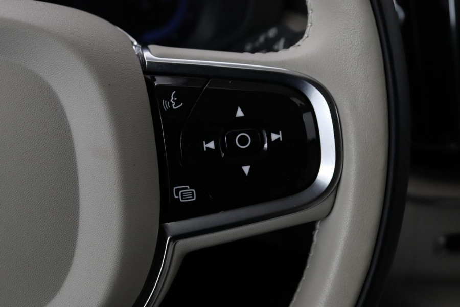 Volvo XC60 2.0 T6 Recharge AWD Inscription | Panoramadak | Trekhaak | Stoel & stuurverwarming | Leder | Carplay | Memory | Keyless | Full LED