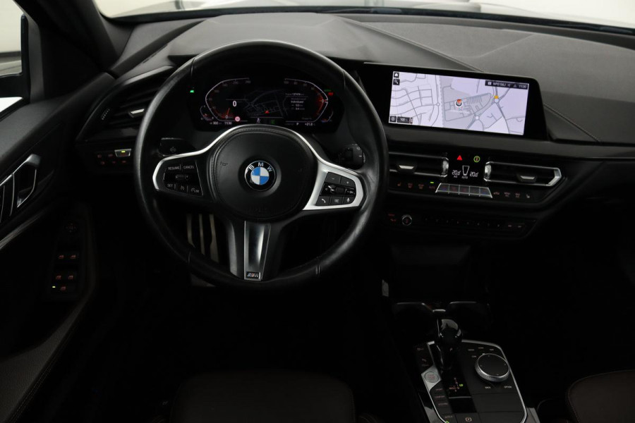 BMW 1-serie 116i High Executive | M Sport | Leder | Stoelverwarming | Carplay | Full LED | Sportstoelen | Navigatie | Climate control | Live Cockpit | Parkeerhulp | Cruise control