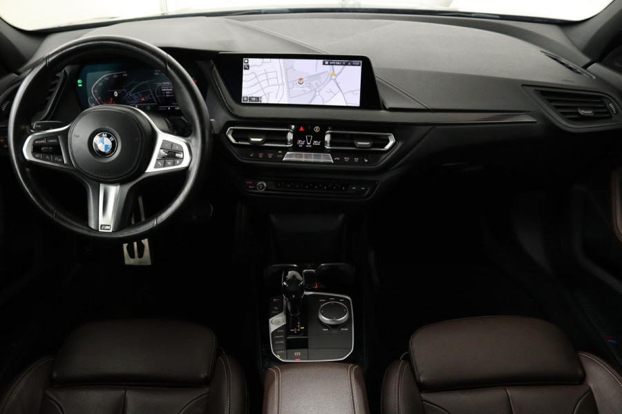 BMW 1-serie 116i High Executive | M Sport | Leder | Stoelverwarming | Carplay | Full LED | Sportstoelen | Navigatie | Climate control | Live Cockpit | Parkeerhulp | Cruise control