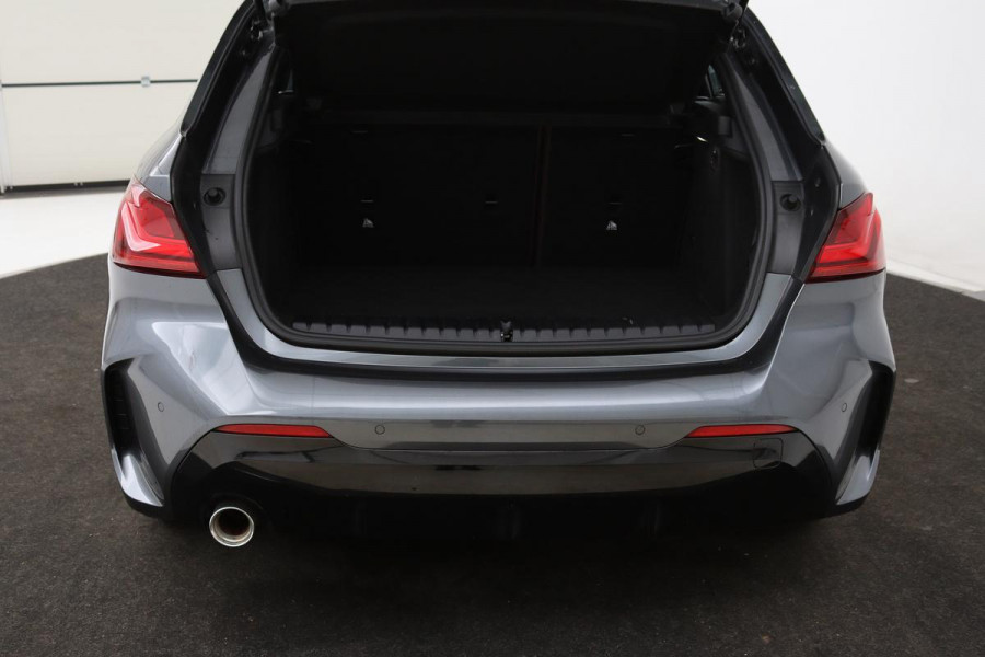 BMW 1-serie 116i High Executive | M Sport | Leder | Stoelverwarming | Carplay | Full LED | Sportstoelen | Navigatie | Climate control | Live Cockpit | Parkeerhulp | Cruise control