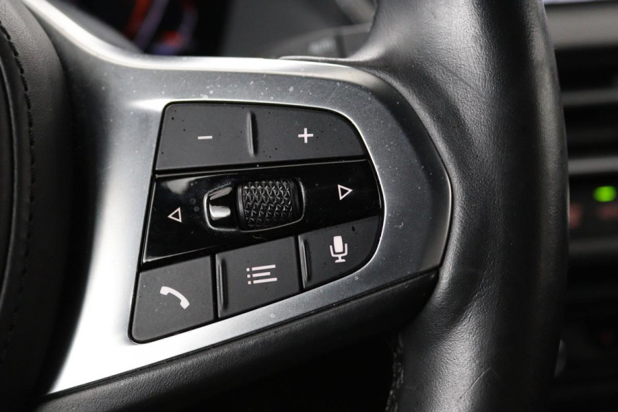 BMW 1-serie 116i High Executive | M Sport | Leder | Stoelverwarming | Carplay | Full LED | Sportstoelen | Navigatie | Climate control | Live Cockpit | Parkeerhulp | Cruise control