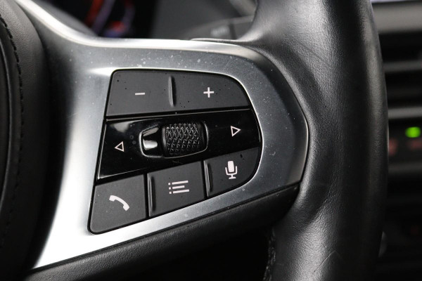 BMW 1-serie 116i High Executive | M Sport | Leder | Stoelverwarming | Carplay | Full LED | Sportstoelen | Navigatie | Climate control | Live Cockpit | Parkeerhulp | Cruise control