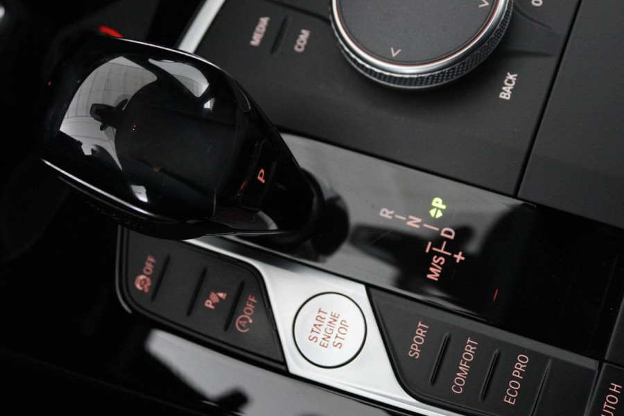 BMW 1-serie 116i High Executive | M Sport | Leder | Stoelverwarming | Carplay | Full LED | Sportstoelen | Navigatie | Climate control | Live Cockpit | Parkeerhulp | Cruise control