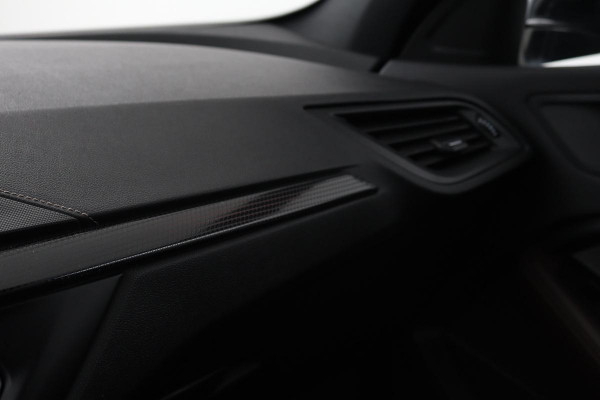 BMW 1-serie 116i High Executive | M Sport | Leder | Stoelverwarming | Carplay | Full LED | Sportstoelen | Navigatie | Climate control | Live Cockpit | Parkeerhulp | Cruise control