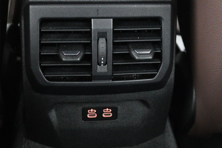 BMW 1-serie 116i High Executive | M Sport | Leder | Stoelverwarming | Carplay | Full LED | Sportstoelen | Navigatie | Climate control | Live Cockpit | Parkeerhulp | Cruise control