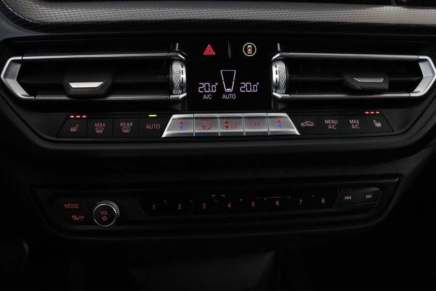BMW 1-serie 116i High Executive | M Sport | Leder | Stoelverwarming | Carplay | Full LED | Sportstoelen | Navigatie | Climate control | Live Cockpit | Parkeerhulp | Cruise control