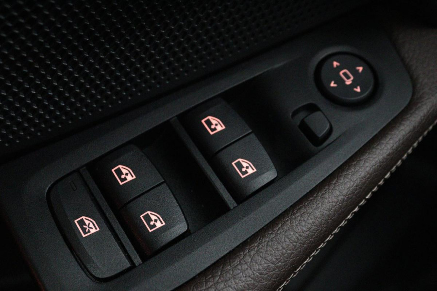 BMW 1-serie 116i High Executive | M Sport | Leder | Stoelverwarming | Carplay | Full LED | Sportstoelen | Navigatie | Climate control | Live Cockpit | Parkeerhulp | Cruise control