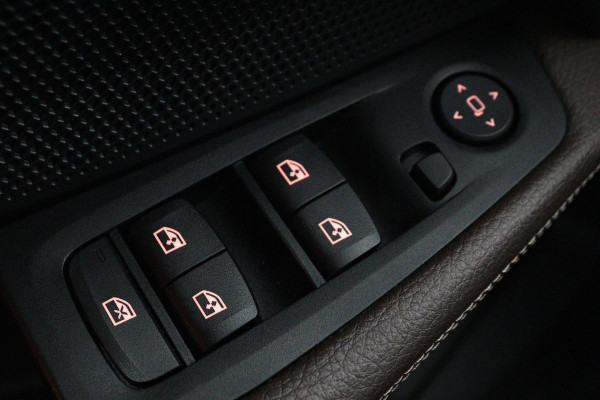BMW 1-serie 116i High Executive | M Sport | Leder | Stoelverwarming | Carplay | Full LED | Sportstoelen | Navigatie | Climate control | Live Cockpit | Parkeerhulp | Cruise control