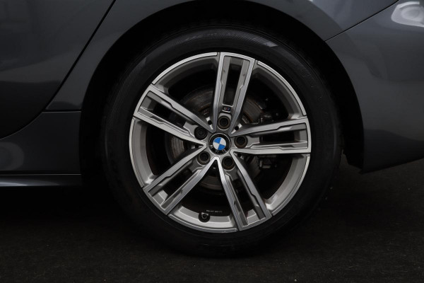 BMW 1-serie 116i High Executive | M Sport | Leder | Stoelverwarming | Carplay | Full LED | Sportstoelen | Navigatie | Climate control | Live Cockpit | Parkeerhulp | Cruise control