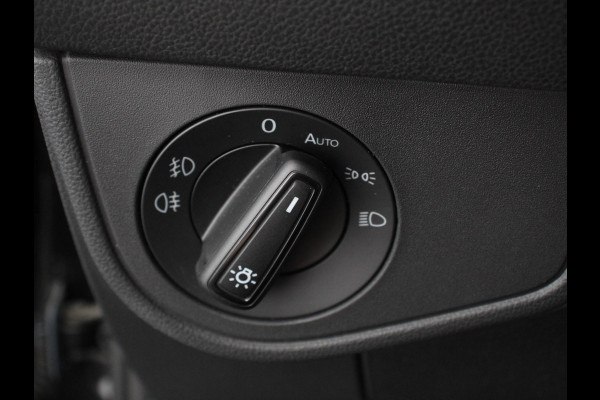 Volkswagen Polo 1.0 TSI 110pk DSG Style Navigatie Apple Carplay/ Android Auto Parkeersensoren Adaptive Cruise Control Blind Spot Assist Stoelverwarming Ledverlichting Climate Control