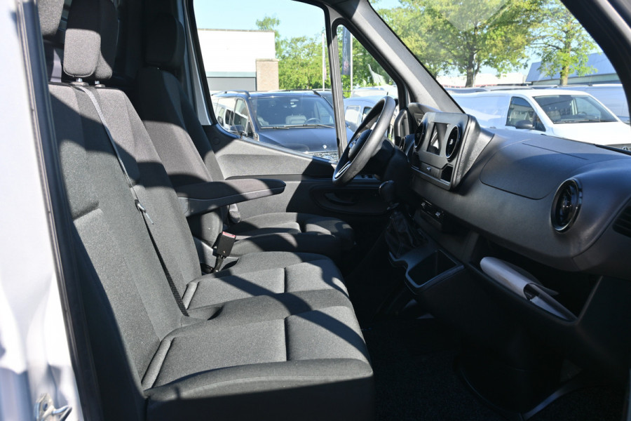 Mercedes-Benz Sprinter 317 CDI L2H2 RWD 360 Graden camera, Geveerde stoel, Navigatie MBUX