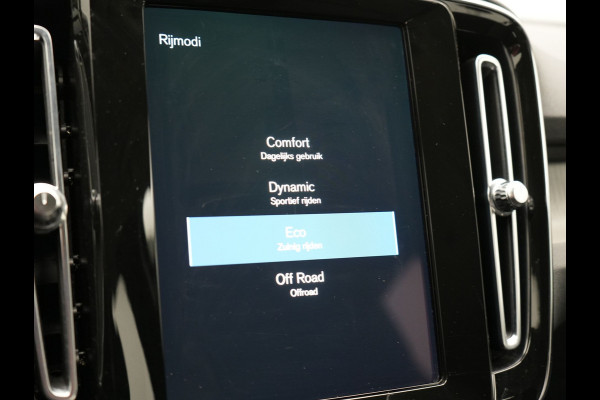 Volvo XC40 1.5 T3 Inscription | Leder | Carplay | Stoelverwarming | Led | Navi | Camera | Parkeersensoren |