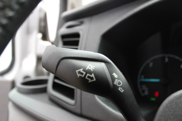 Ford Transit Custom 300 2.0-105pk TDCI L2H1 Trend Dubb. Cab. 6-zits parkeersensoren voor + achter - Bluetooth - Trekhaak - Cruise Control - Airco