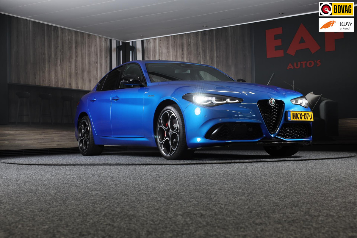 Alfa Romeo Giulia 2.0 T GME AWD Tributo Italiano / FACELIFT / Digital Cockpit / Acc / HK / Leder / Elek Stoelen / Camera / 19 Inch Alfa Romeo Giulia 2.0 T GME AWD Tributo Italiano / FACELIFT / Digital Cockpit / Acc / HK / Leder / Elek Stoelen / Camera / 19 Inch