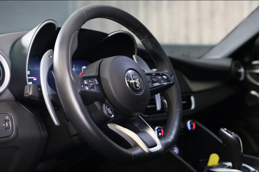 Alfa Romeo Giulia 2.0 T GME AWD Tributo Italiano / FACELIFT / Digital Cockpit / Acc / HK / Leder / Elek Stoelen / Camera / 19 Inch
