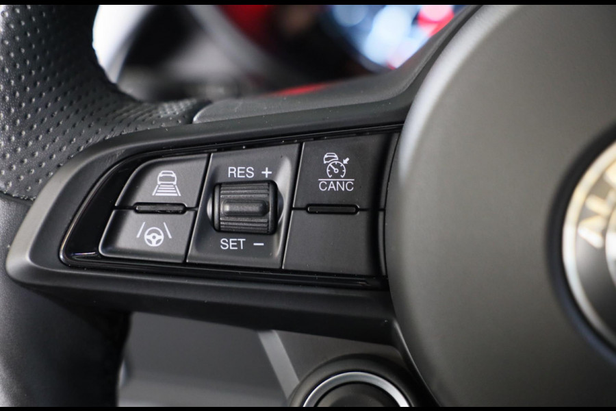 Alfa Romeo Giulia 2.0 T GME AWD Tributo Italiano / FACELIFT / Digital Cockpit / Acc / HK / Leder / Elek Stoelen / Camera / 19 Inch