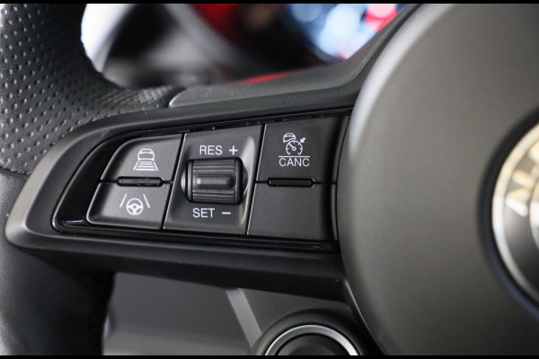 Alfa Romeo Giulia 2.0 T GME AWD Tributo Italiano / FACELIFT / Digital Cockpit / Acc / HK / Leder / Elek Stoelen / Camera / 19 Inch