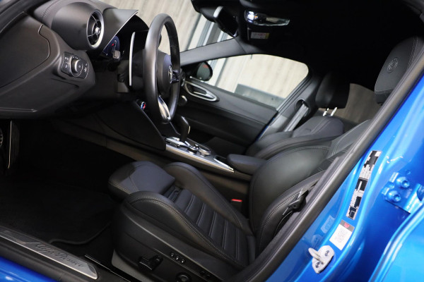 Alfa Romeo Giulia 2.0 T GME AWD Tributo Italiano / FACELIFT / Digital Cockpit / Acc / HK / Leder / Elek Stoelen / Camera / 19 Inch