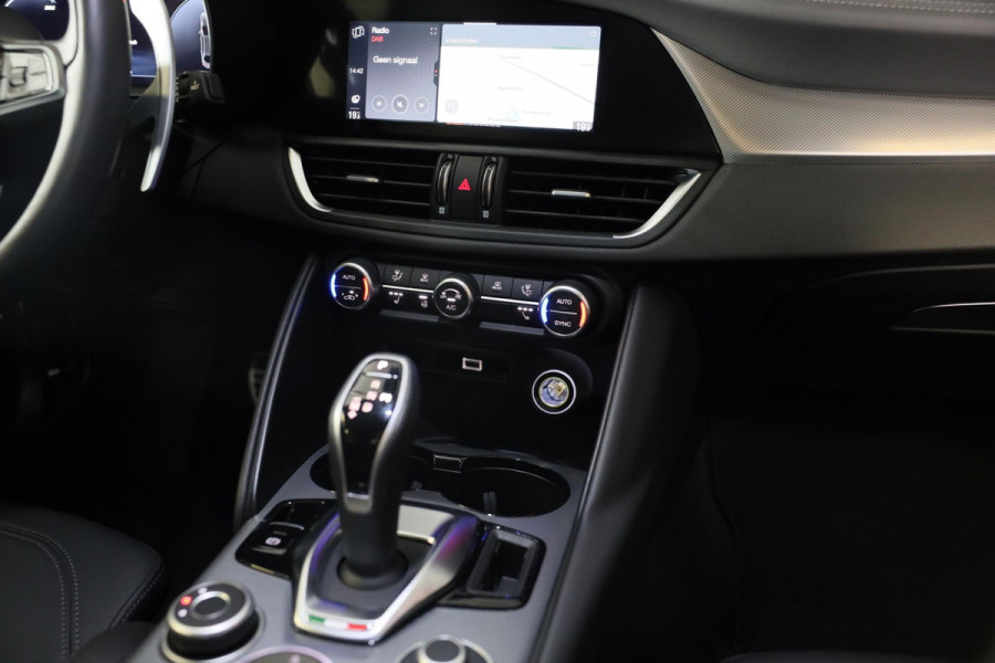 Alfa Romeo Giulia 2.0 T GME AWD Tributo Italiano / FACELIFT / Digital Cockpit / Acc / HK / Leder / Elek Stoelen / Camera / 19 Inch