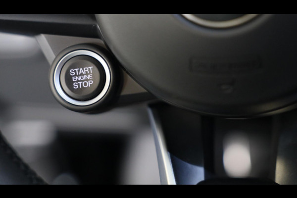 Alfa Romeo Giulia 2.0 T GME AWD Tributo Italiano / FACELIFT / Digital Cockpit / Acc / HK / Leder / Elek Stoelen / Camera / 19 Inch